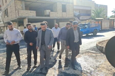 بازدید شهردار و اعضای شورای شهر از عملیات آسفالت محله شصت دستگاه