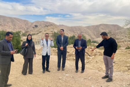 بازدید اعضای شورای شهر مسجدسلیمان و نمایندگان شرکت مشاور و طراح از محل احداث پارک کوهستان در کوی نفت‌خیز